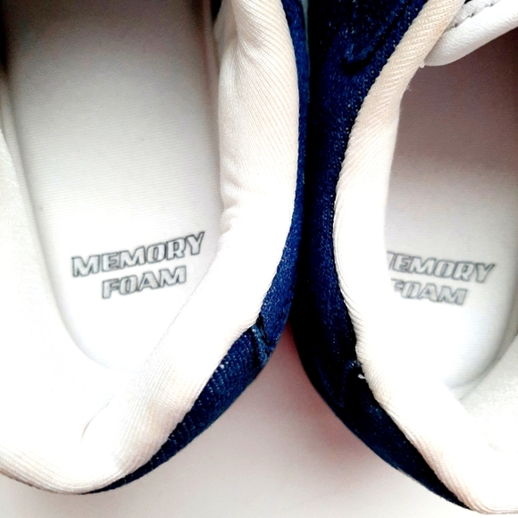 Girls Fila Shoes - Picture 2 of 7